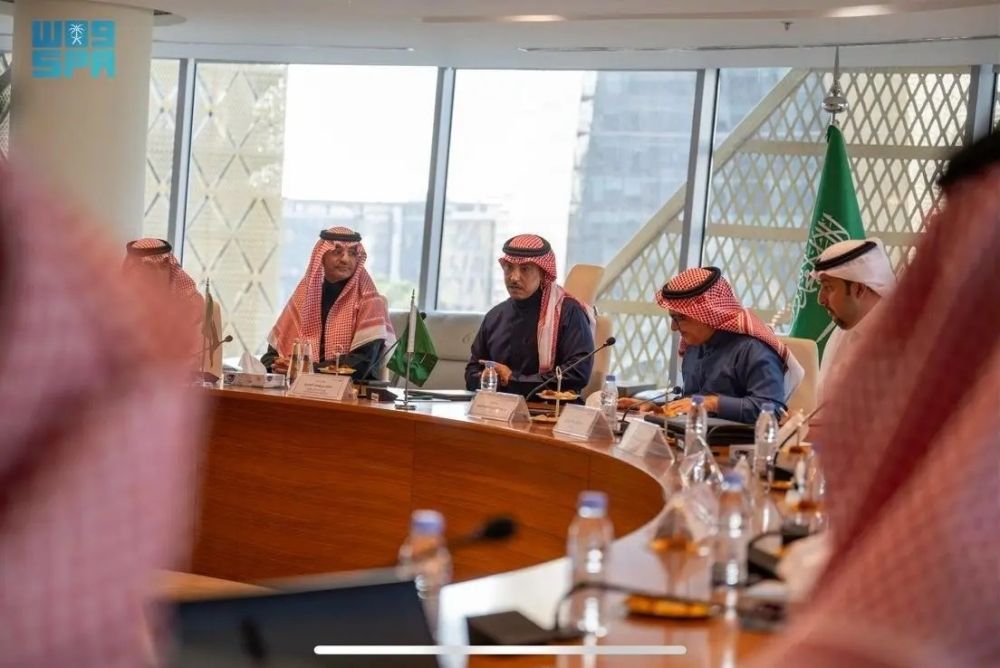 الدوسري يناقش مستجدات القطاع خلال اجتماع مجلس هيئة "تنظيم الإعلام"