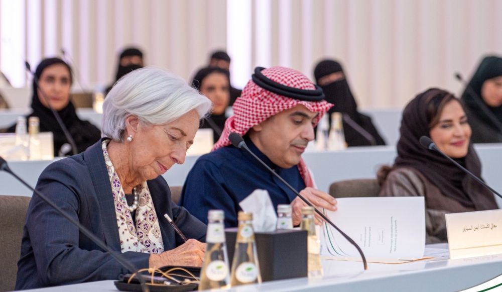 محافظ "ساما" يبحث قضايا مصرفية مع نظيرته بـ"المركزي الأوروبي"