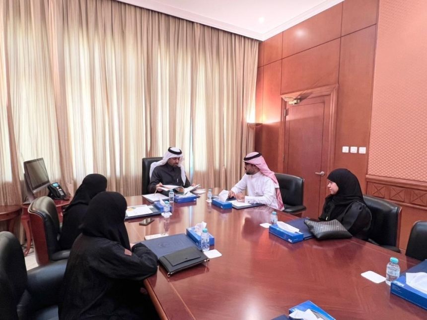 محافظ القطيف يطلع على عرض تفصيلي لـ"تطوعنا يزدهر"