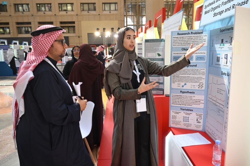 صور| بمشاركة 180 طالباً وطالبة.. انطلاق أولمبياد "إبداع 2024"