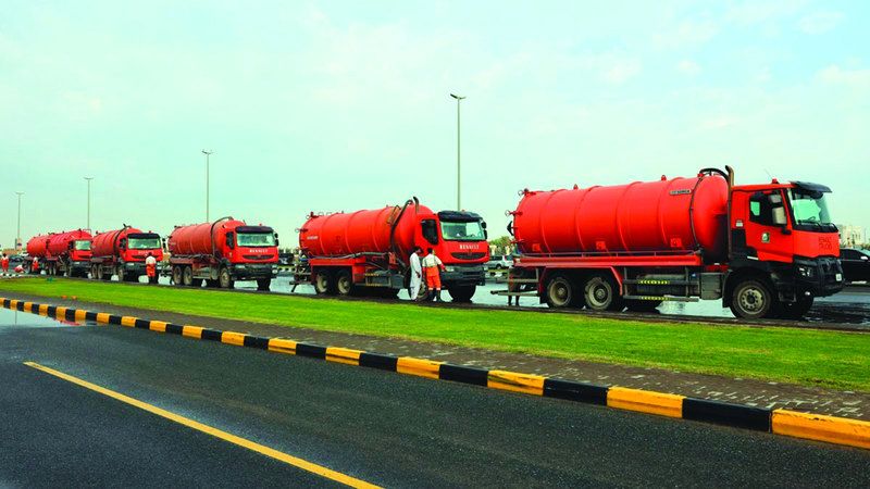 الامارات | 92 صهريجاً للتعامل مع تجمعات الأمطار في الشارقة