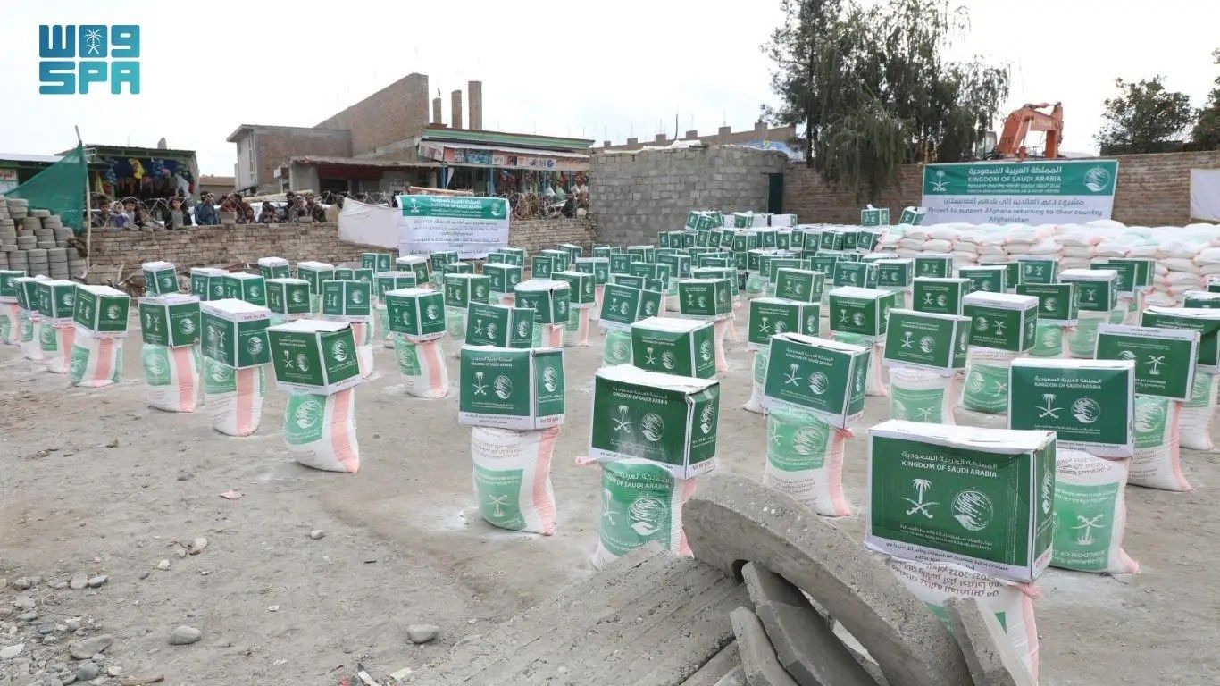 السعودية | مركز الملك سلمان للإغاثة يوزع 500 سلة غذائية في مديرية خوجياني بولاية ننجرهار في أفغانستان