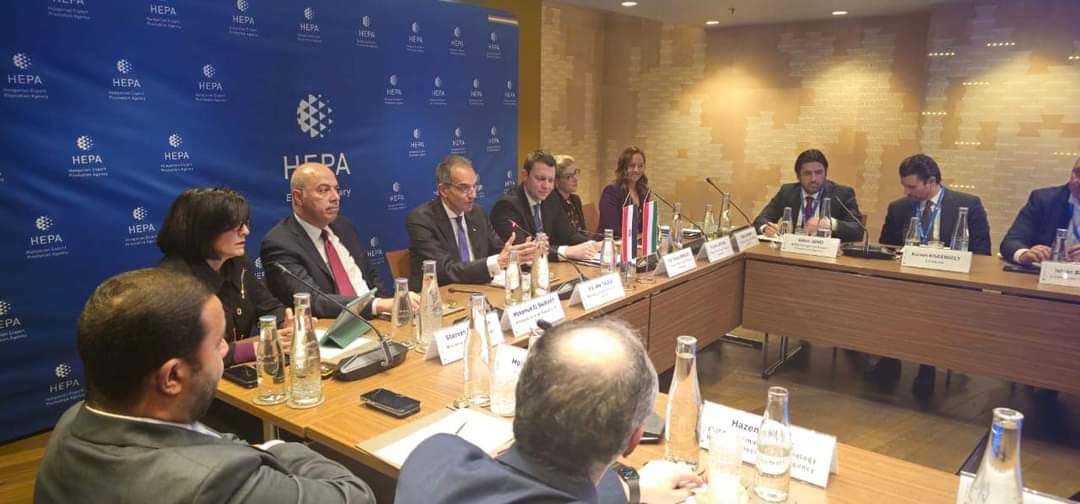 الاتصالات: مشروع لإنشاء كابل بحرى مع ألبانيا.. ودعوة الشركات المجرية للاستثمار بمصر