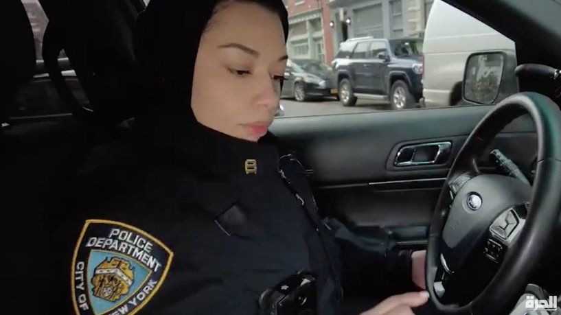 أول شرطية محجبة في نيويورك “أمل السكري” : أصبحتُ جزءا من حلم كان بعيد المنال – صورة