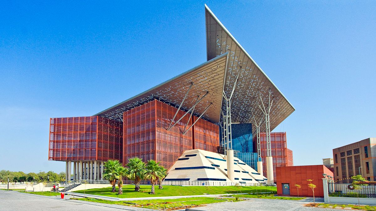 الامارات | محتالان يخترقان البريد الإلكتروني لشركة ويستوليان على أموالها