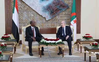 بمقاتلات ودبابات روسية.. هل قررت الجزائر دعم الجيش السوداني عسكريًا؟