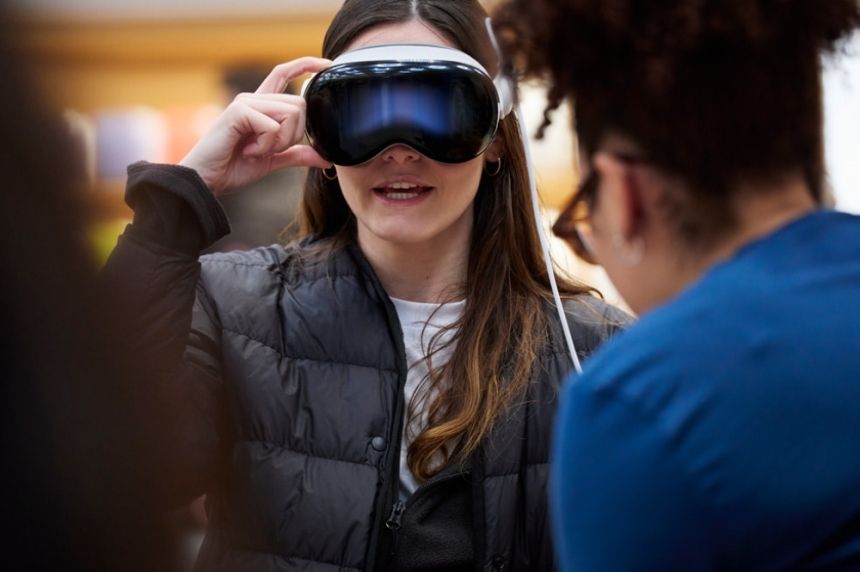 بعد إتاحة Apple Vision Pro.. ماذا تقدم نظارة أبل الجديدة؟