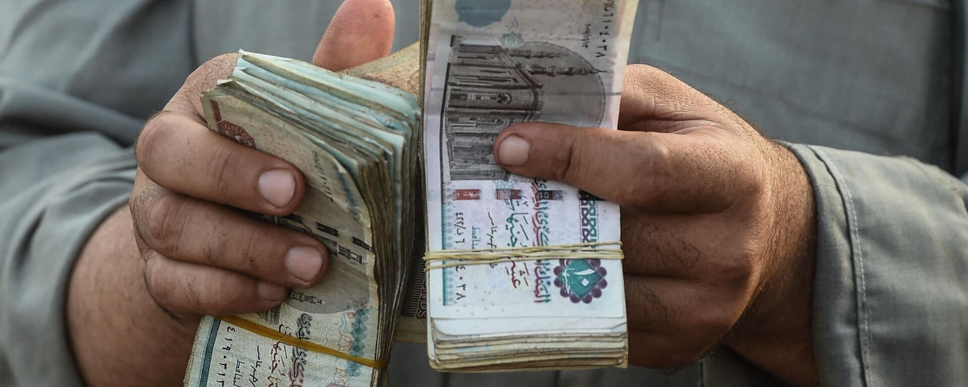 ما الأضرار المترتبة على تأخير قرار تحرير سعر صرف الجنيه المصري؟