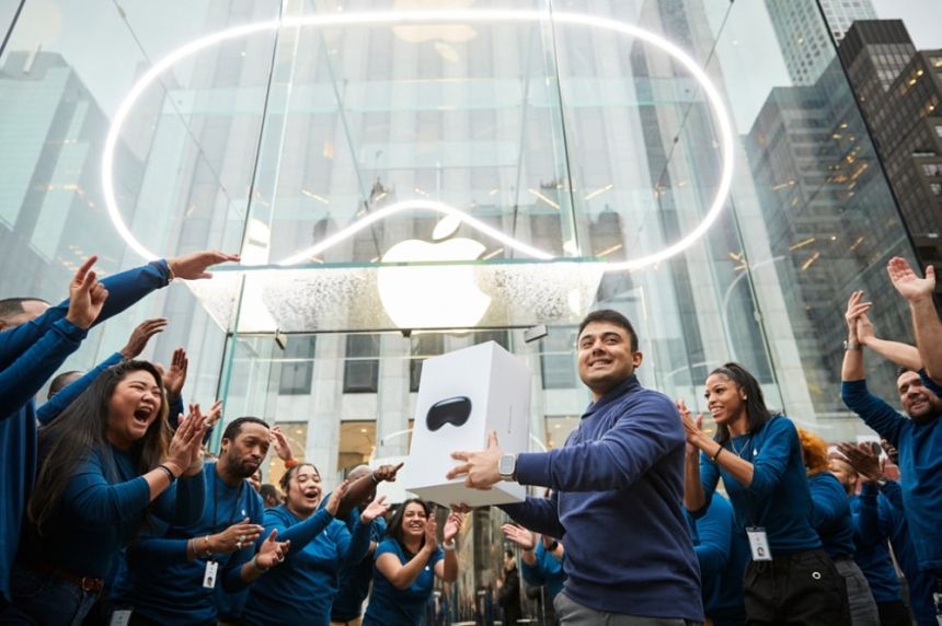 بعد إتاحة Apple Vision Pro.. ماذا تقدم نظارة أبل الجديدة؟