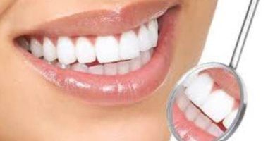 استشارى يجيب عن السؤال: هل تفيد وصفات الإنترنت فى تبييض الأسنان؟