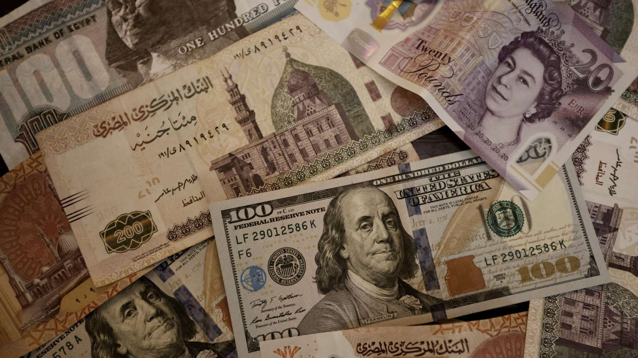ما الأضرار المترتبة على تأخير قرار تحرير سعر صرف الجنيه المصري؟