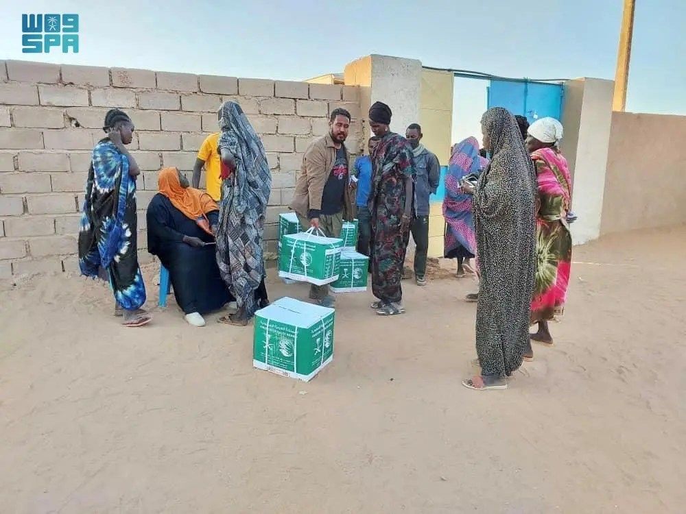 السعودية | مركز الملك سلمان للإغاثة يوزع 2.155 سلة غذائية في محلية الدامر بولاية نهر النيل في السودان