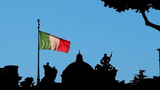 الخليج اليوم .. إيطاليا: تهديدات الحوثيين لا تخيفنا وسنرد إن هوجمنا