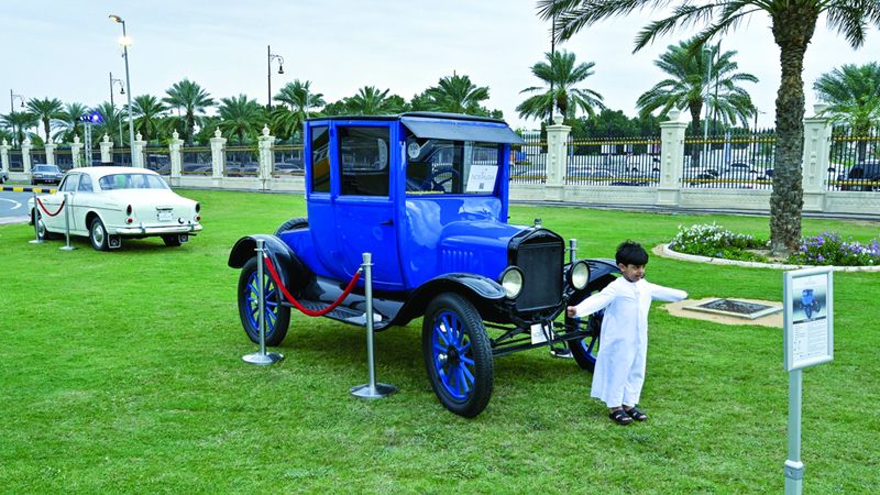 الامارات | 15 ألف زائر لمهرجان السيارات القديمة