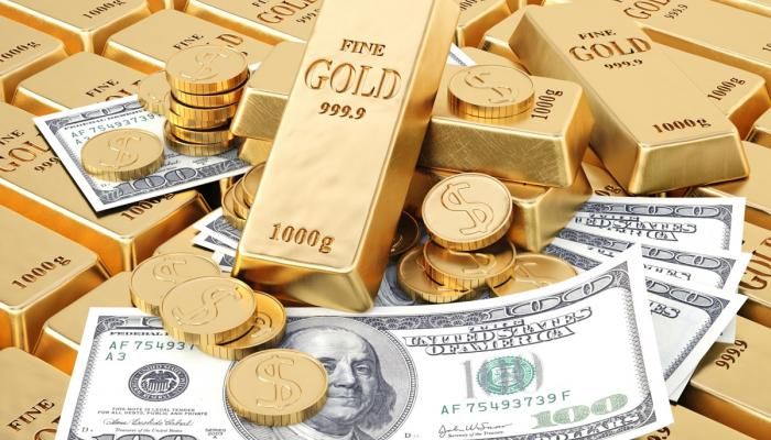 الذهب يتراجع مع صعود الدولار وتضاؤل الآمال في خفض أسعار الفائدة