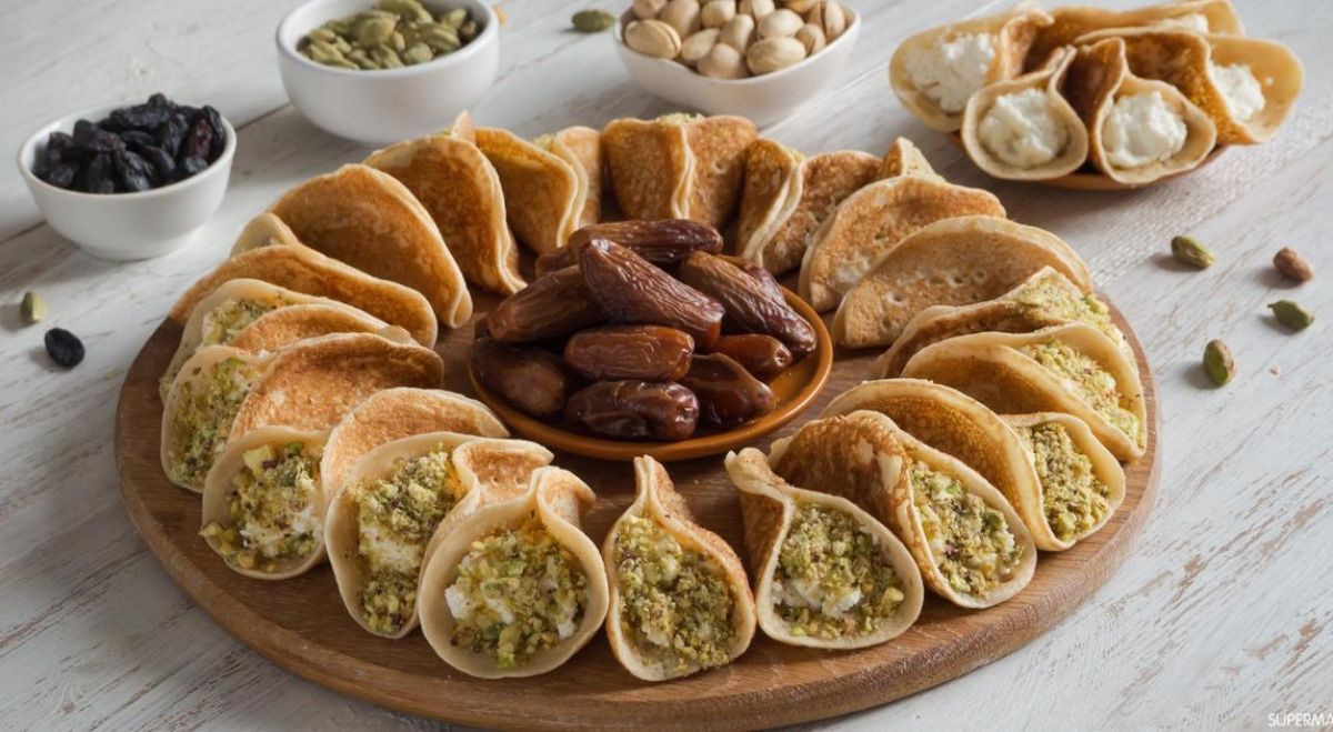 حلويات رمضان 2024: القطايف بالتمر والكريمة.. كيف تُحضّر؟
