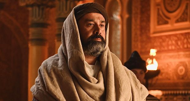 فاجأ الجميع بشكله.. كريم عبد العزيز ينشر صوراً من مسلسل “الحشاشين”