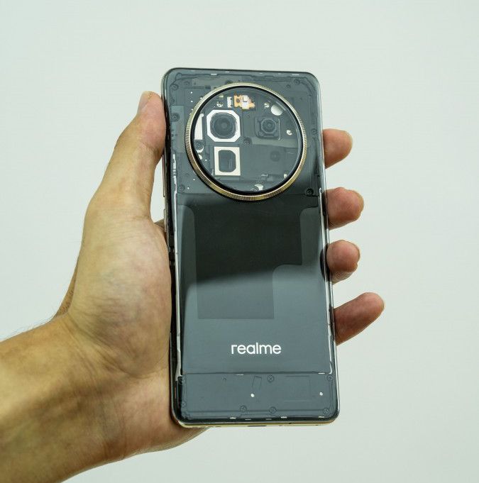 تكنولوجيا: Realme تخطط لإطلاق نموذج شفاف من هاتف Realme 12 Pro Plus