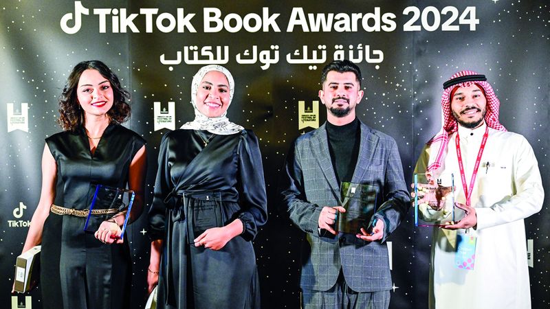 الامارات | «الإمارات للآداب» يختتم دورته الـ 16 بـ «ذكريات لا تُنسى»