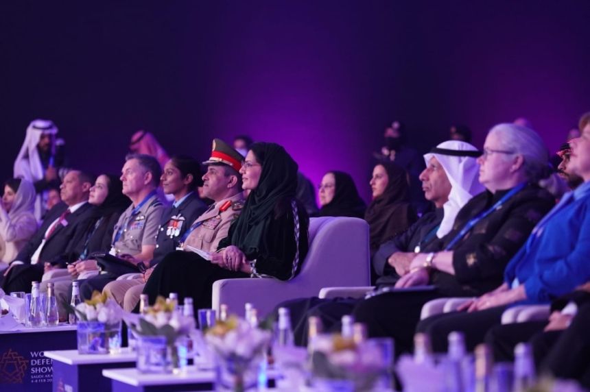 صور| معرض الدفاع العالمي 2024 يحتفي بدور المرأة في صناعة الدفاع