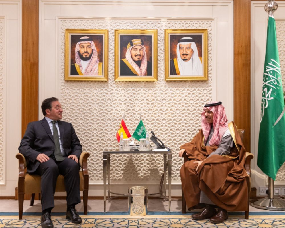 ولي العهد يتلقى رسالة خطية من ملك إسبانيا