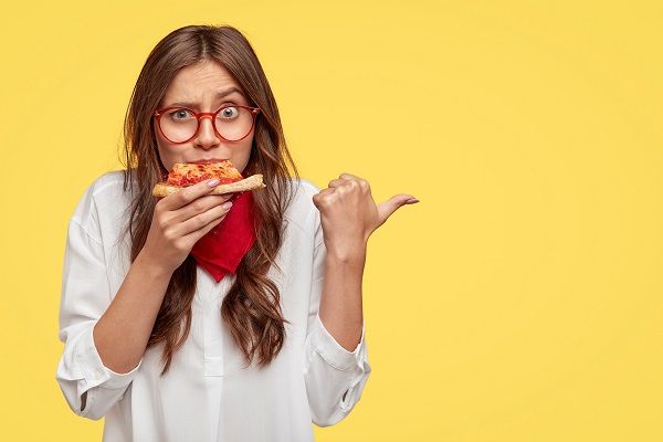ما هي أبرز التأثيرات السلبية للوجبة المفتوحة.. بحسب اختصاصية تغذية