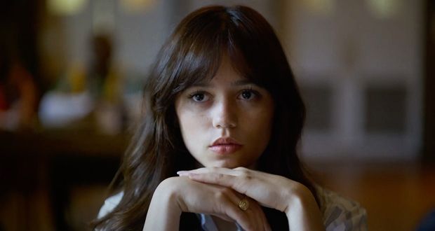 علاقة جنسية بين أستاذ وطالبته في فيلم Miller’s Girl تثير اشمئزاز المشاهدين