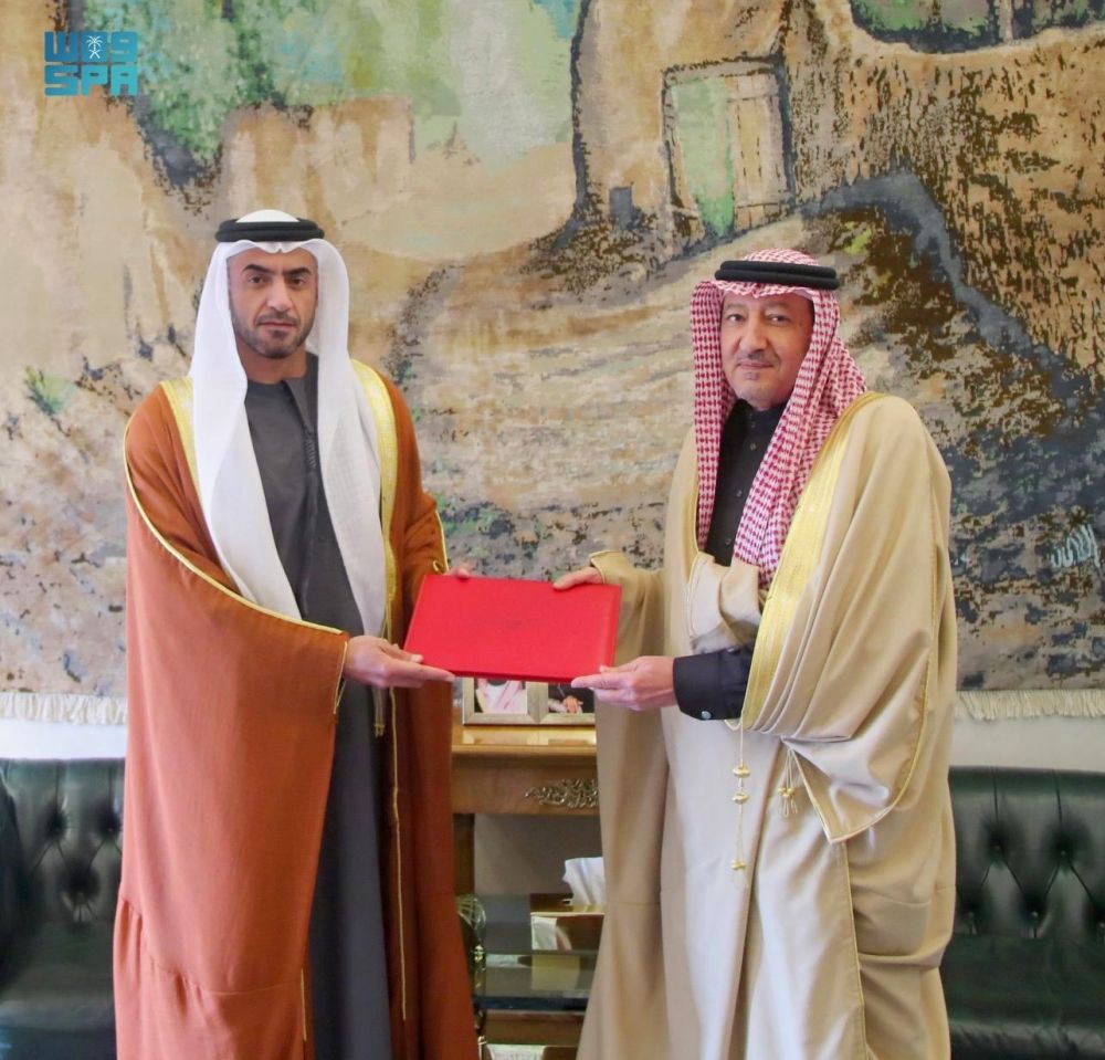 وزير الخارجية يتلقى رسالة خطية من نظيره الإماراتي