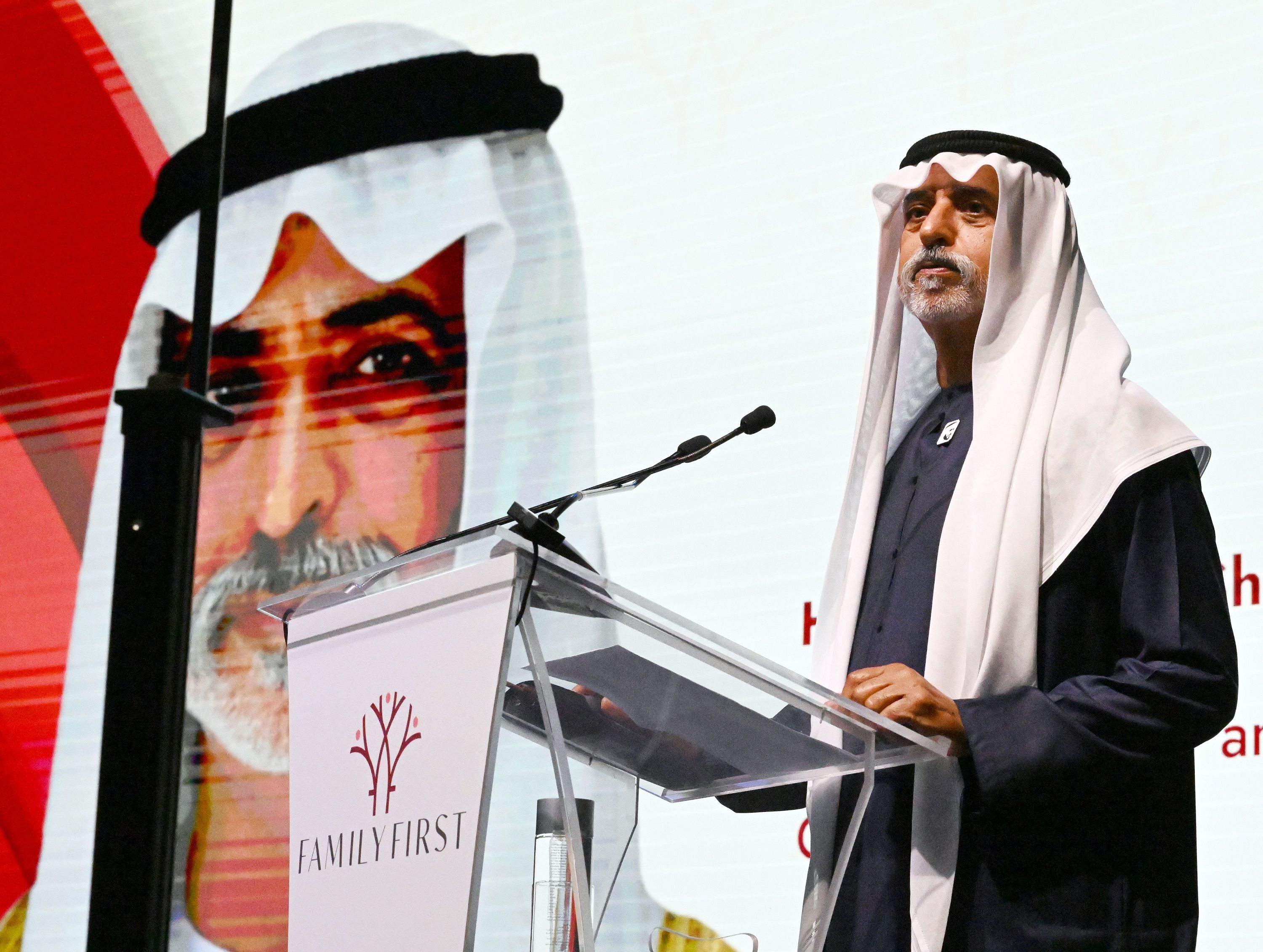 الامارات | نهيان بن مبارك يشهد إطلاق مجموعة جيمس للتعليم مبادرة "العائلة أولاً"
