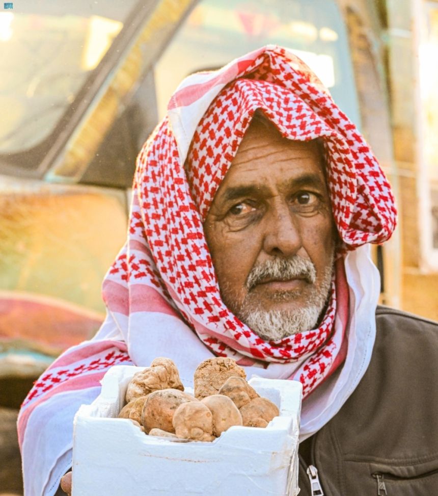 صور| "الكمأة".. عوائد اقتصادية موسمية في الحدود الشمالية
