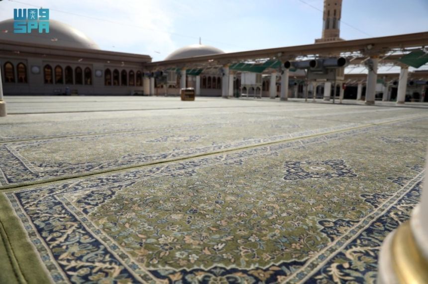 صور.. خدمات مكثفة بالمسجد النبوي لاستقبال المصلين غدًا الجمعة