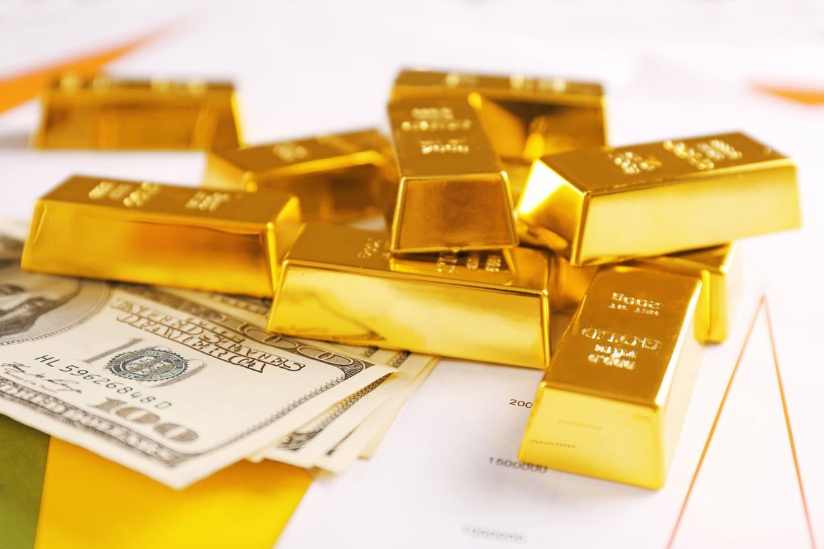 الذهب يستقر عند 2033.56 دولارًا للأونصة