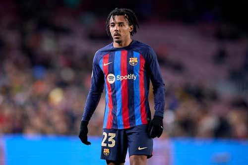 برشلونة يفتح الباب أمام رحيل كوندي للدوري الإنجليزي