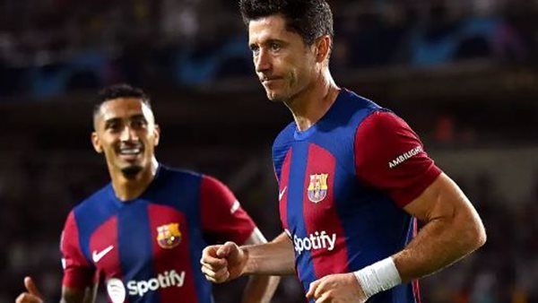 ليفاندوفسكي: تشافي يتعرض لضغوط كبيرة في برشلونة
