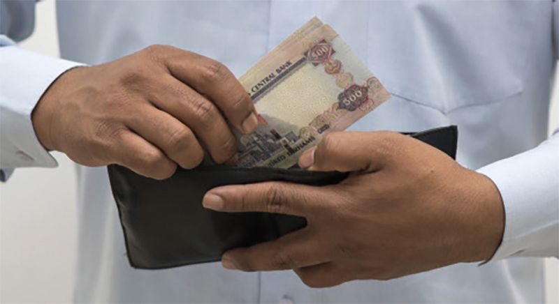 الامارات | استشارة قانونية.. هل يعتبر عمل الزوجة سبباً لسقوط حقها في النفقة؟