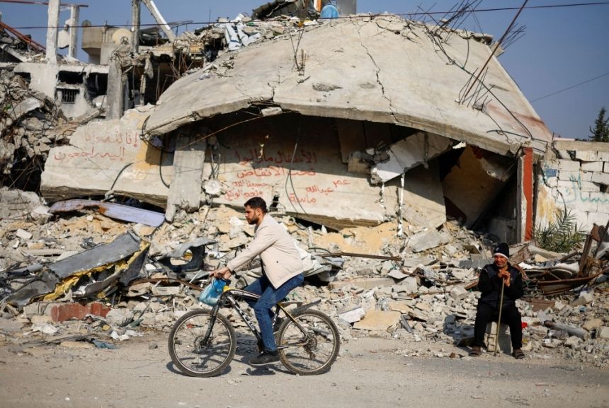 بالدبابات.. الاحتلال يقتحم مستشفى الأمل في غزة