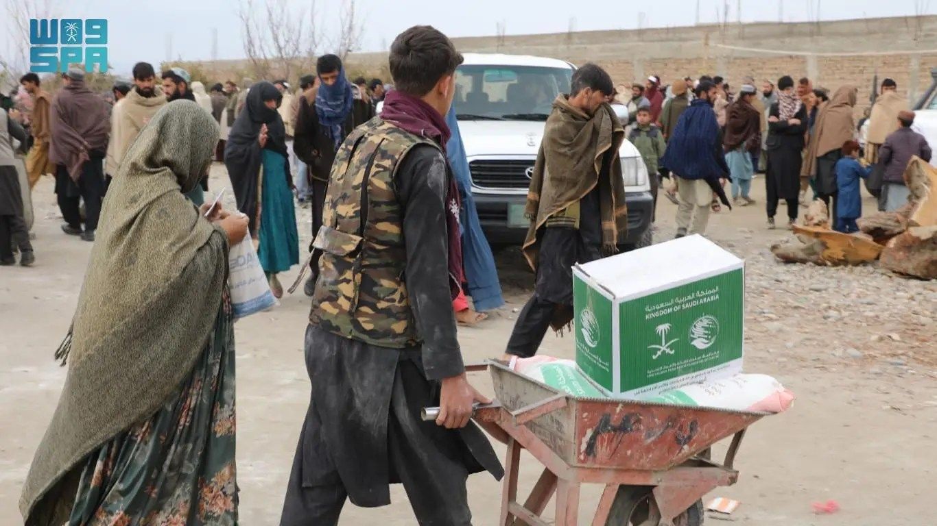 السعودية | مركز الملك سلمان للإغاثة يوزع 500 سلة غذائية في مديرية خوجياني بولاية ننجرهار في أفغانستان