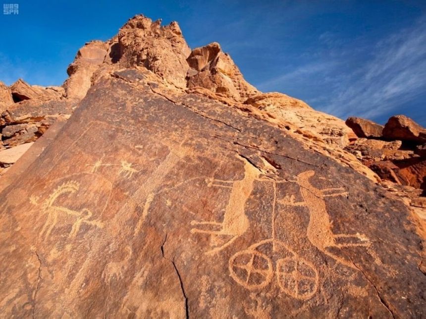 المواقع الأثرية السعودية.. نقوش صخرية منذ 10 آلاف سنة بـ"الشويمس" و"جبة"