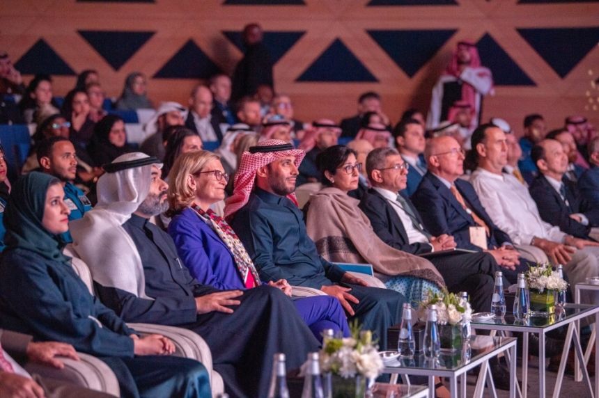 من 50 دولة.. 260 خبيرًا يشاركون في مؤتمر "الحطام الفضائي"