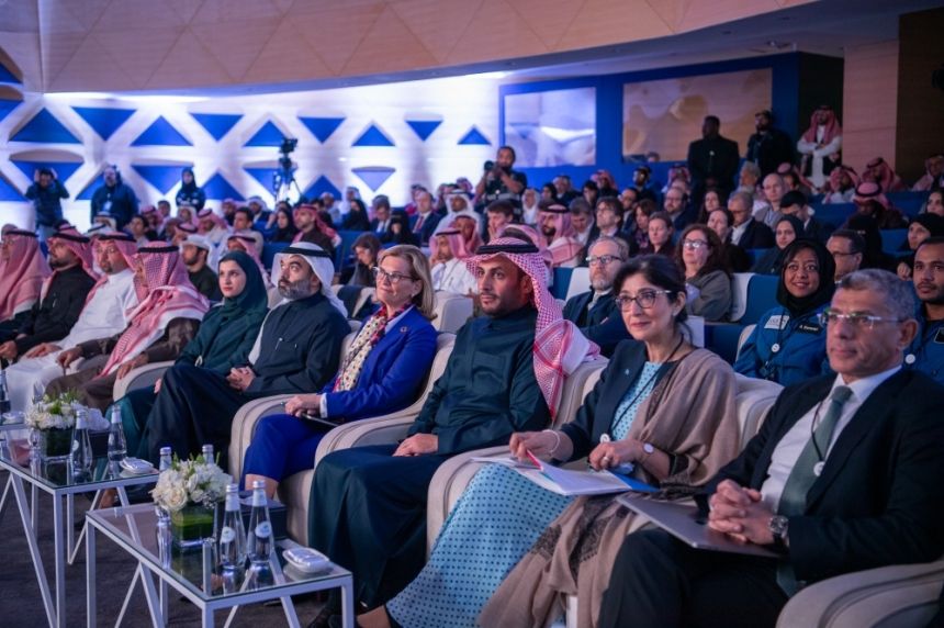 من 50 دولة.. 260 خبيرًا يشاركون في مؤتمر "الحطام الفضائي"