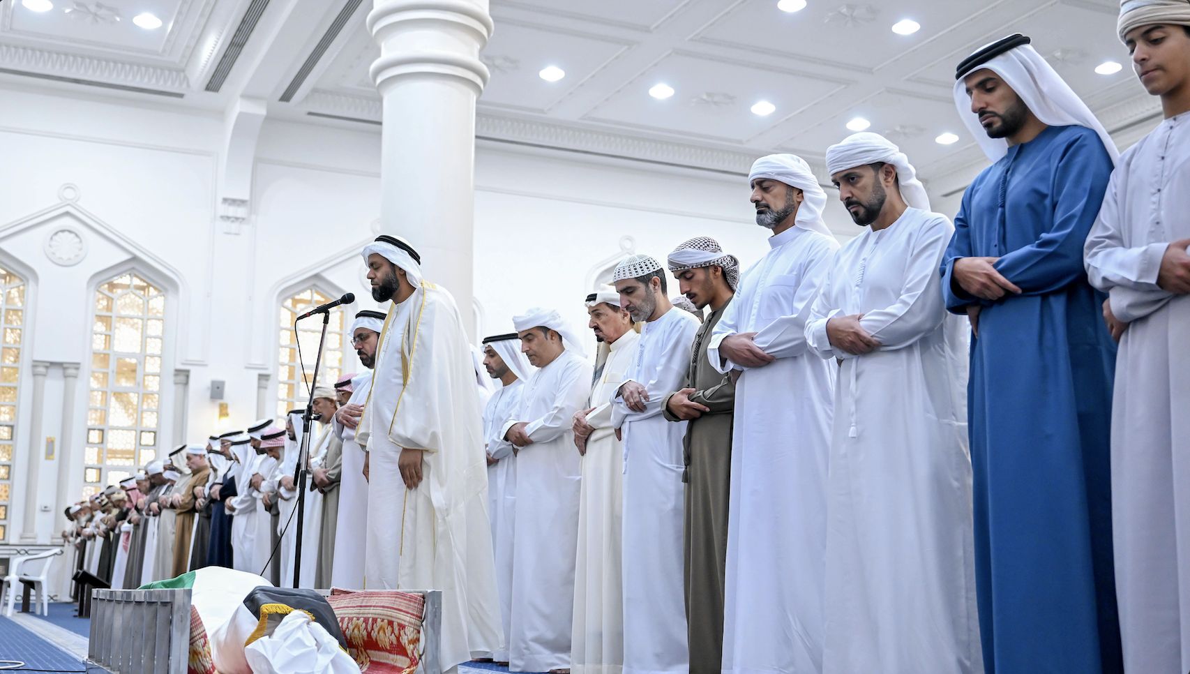 الامارات | حاكم عجمان وولي عهده يؤديان صلاة الجنازة على جثمان شهيد الوطن خليفة البلوشي