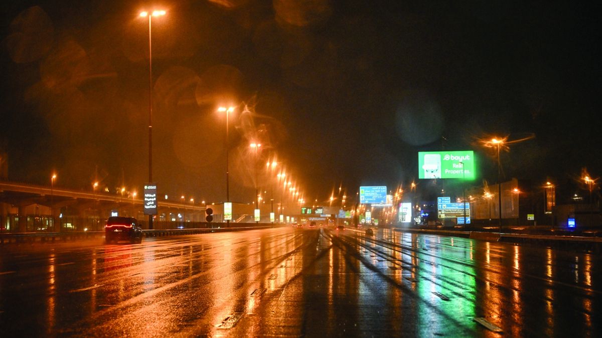 الامارات | اليوم.. العمل والدراسة «عن بُعد» مراعاة للحالة الجوية