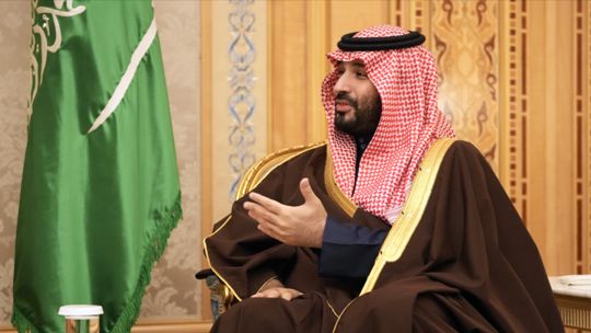 الخليج اليوم .. الأمير محمد بن سلمان يهنئ أمير قطر بتتويج منتخب بلاده بكأس آسيا