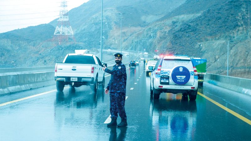 الامارات | دعت إلى أخذ الحيطة والحذر.. "شرطة الشارقة" تحذر من أماكن جريان الأودية والسيول