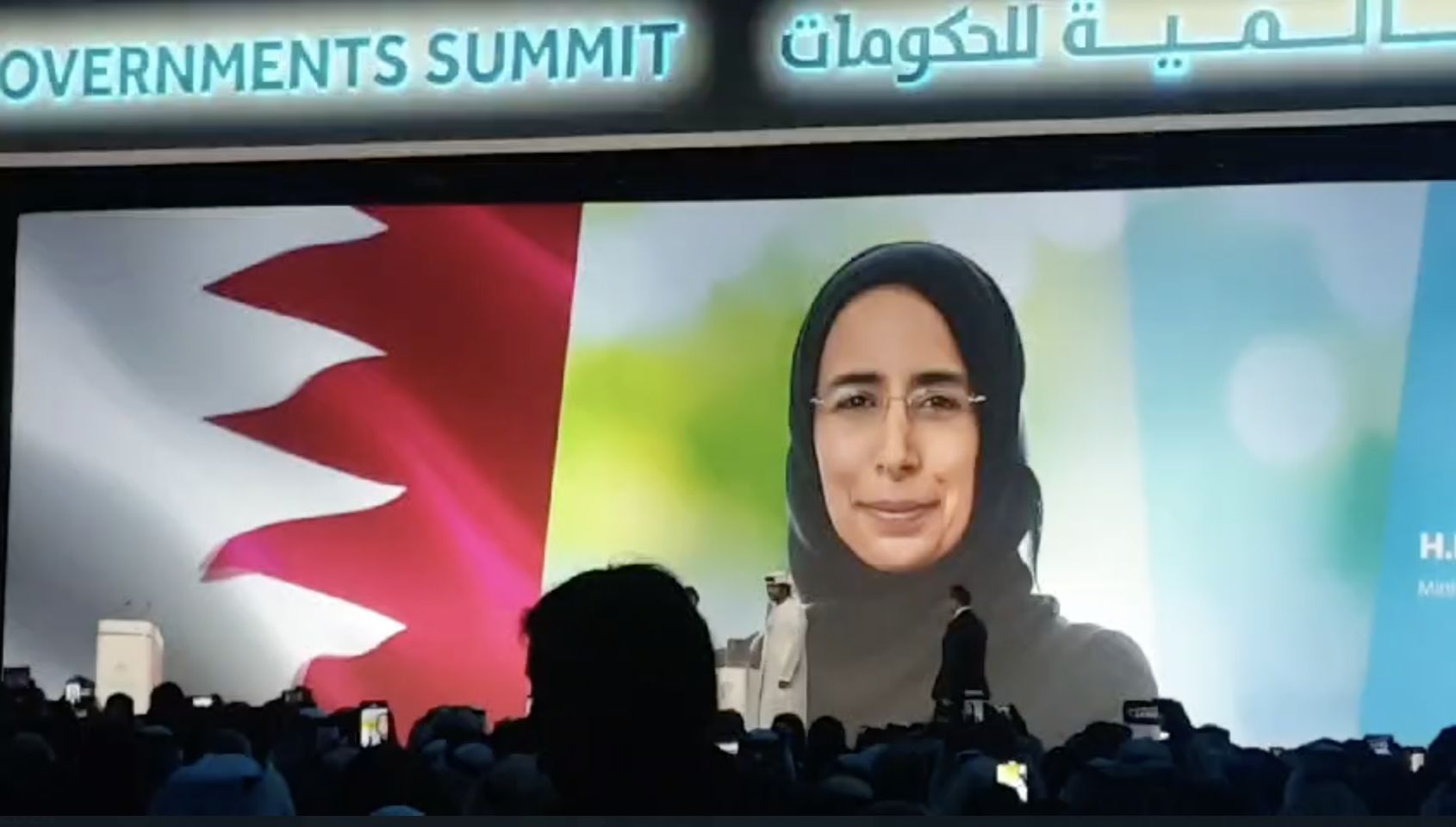 الامارات | مكتوم بن محمد يكرم وزيرة الصحة العامة في قطر لحصولها على جائزة أفضل وزير في العالم