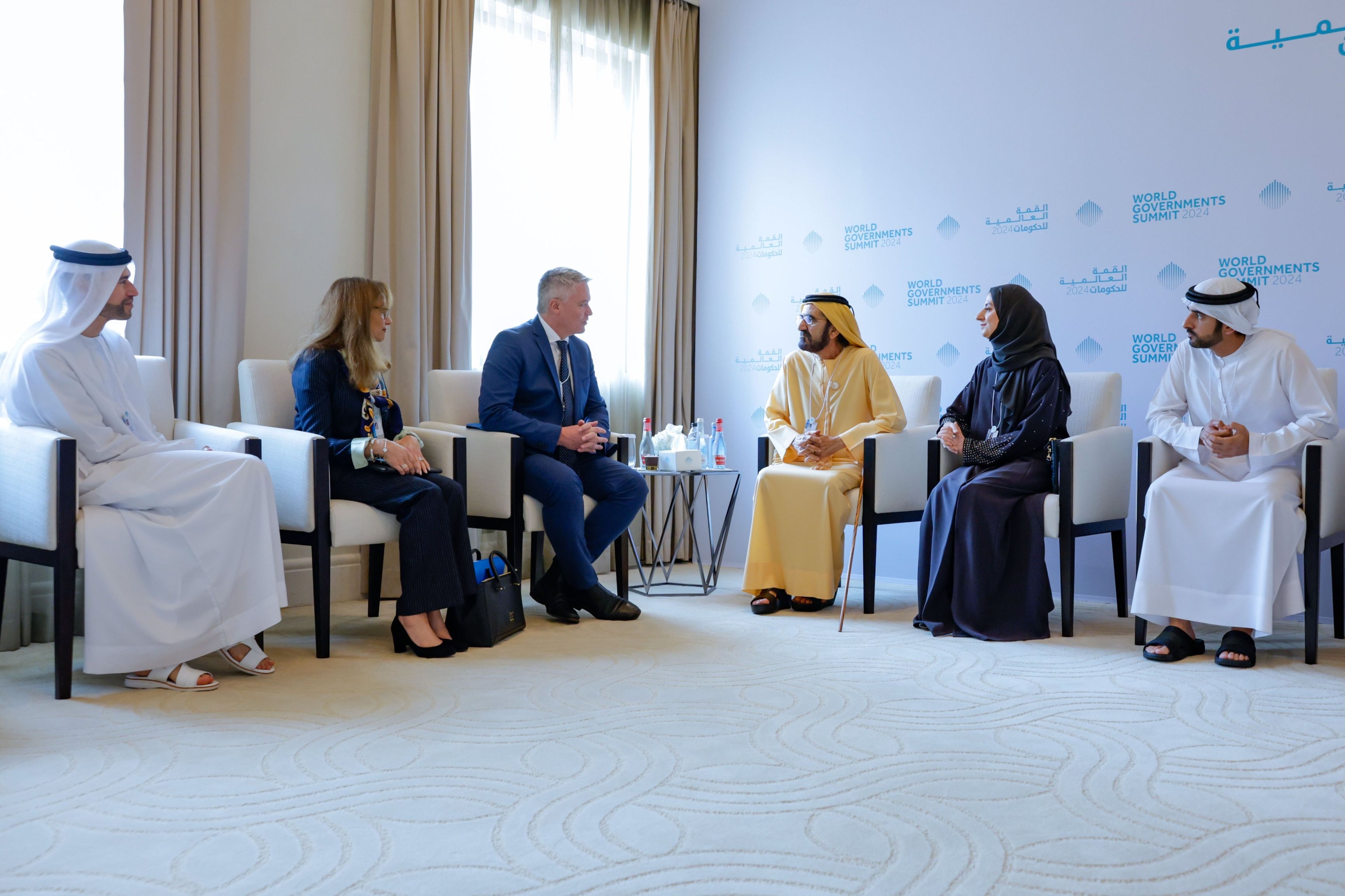 الامارات | محمد بن راشد يلتقي أمين عام منظمة التعاون الاقتصادي والتنمية
