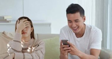 كيف تستخدم السوشيال ميديا دون أن تؤثر على صحتك النفسية