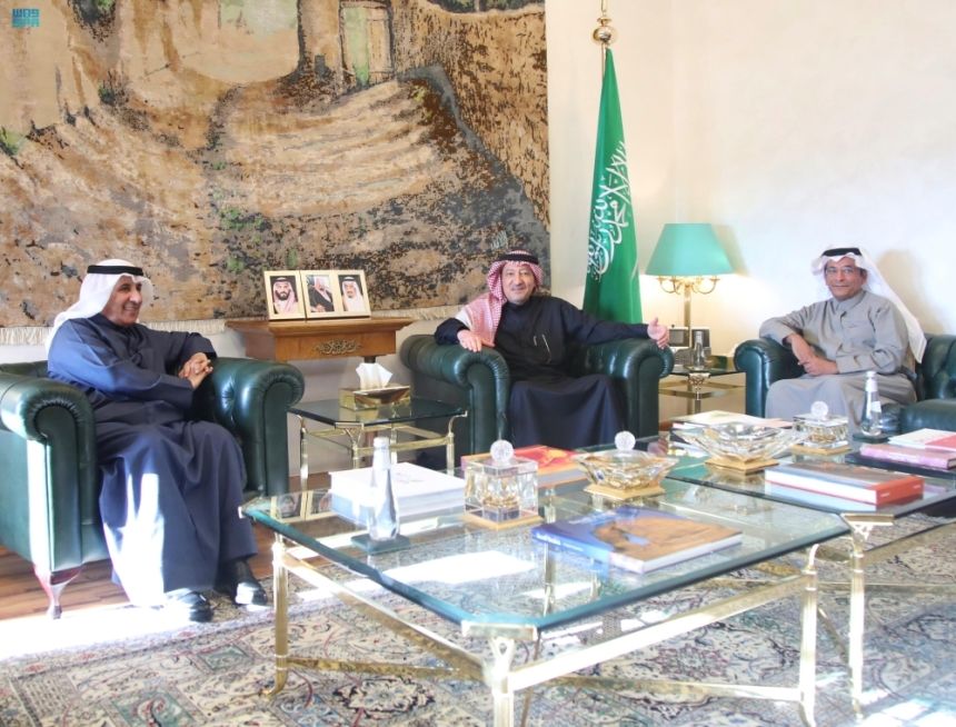 "الخريجي" يبحث تعزيز التعاون مع مساعد وزير الخارجية الكويتي