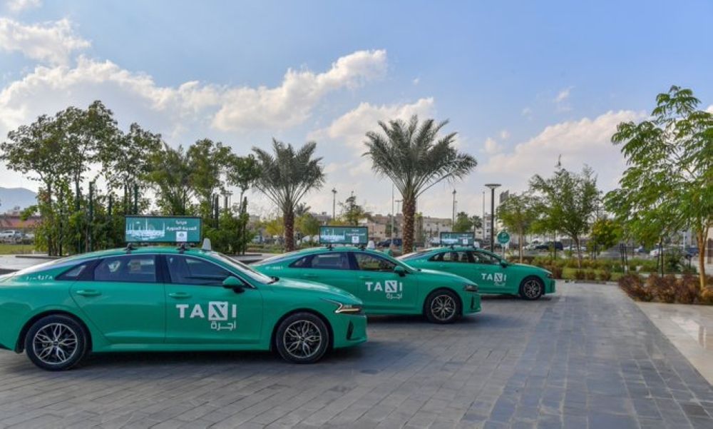 المدينة المنورة.. تدشين مشروع اللوحات الرقمية على وسائل النقل العام