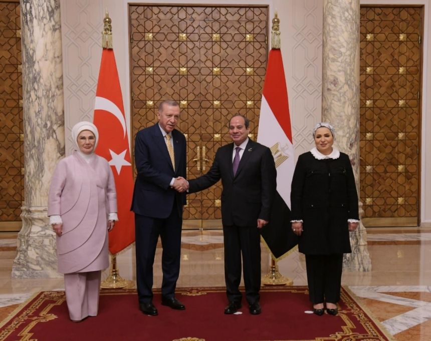 السيسي وأردوغان يبحثان الملفات الإقليمية وتعزيز العلاقات الثنائية